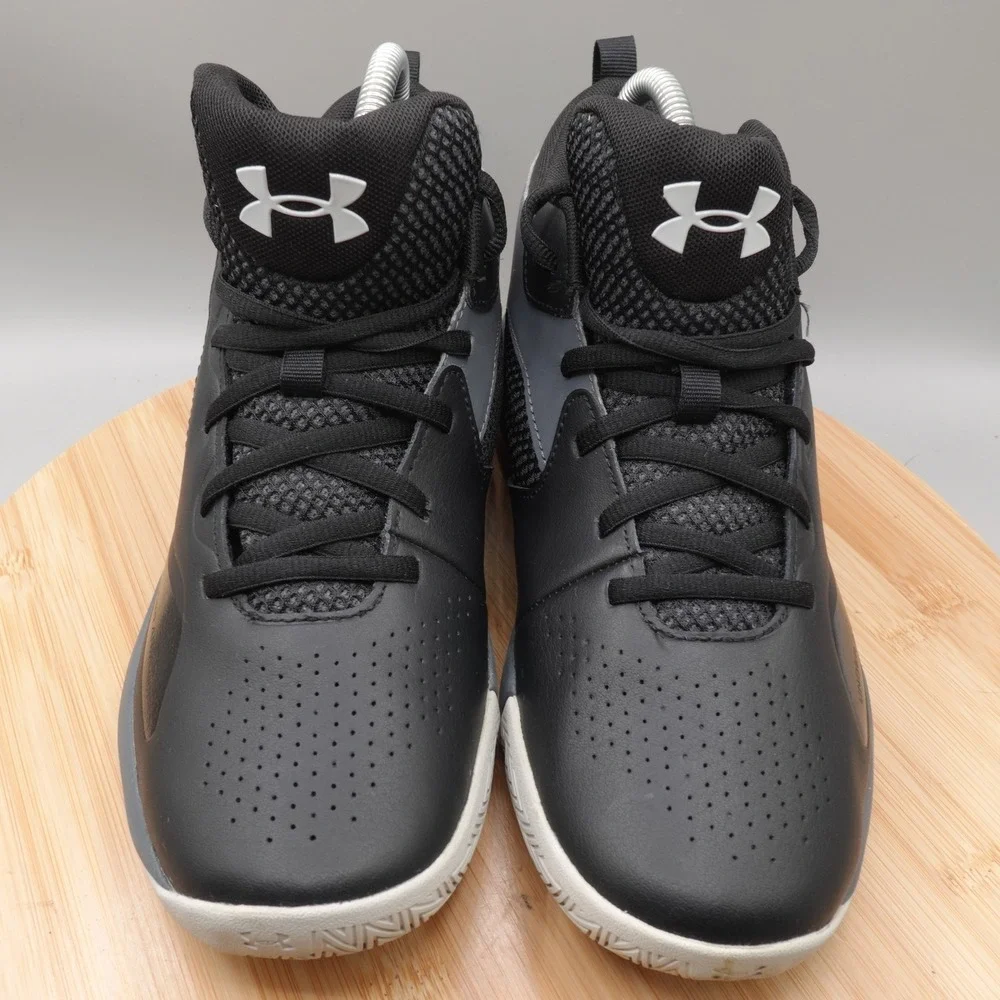 Under Armour Shoes 6.5Y Women 8 Black Lockdown 5 Basketball 3023533-001 Flaw